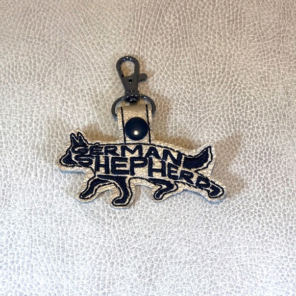 Click and Go German Shepherd Fob - Picture 1 of 2